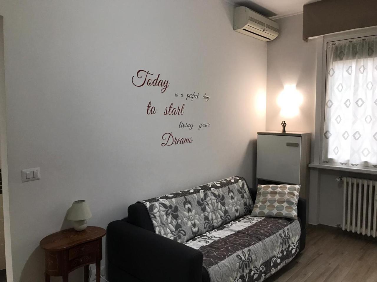 Lorenteggio Studio Apt Милан Экстерьер фото